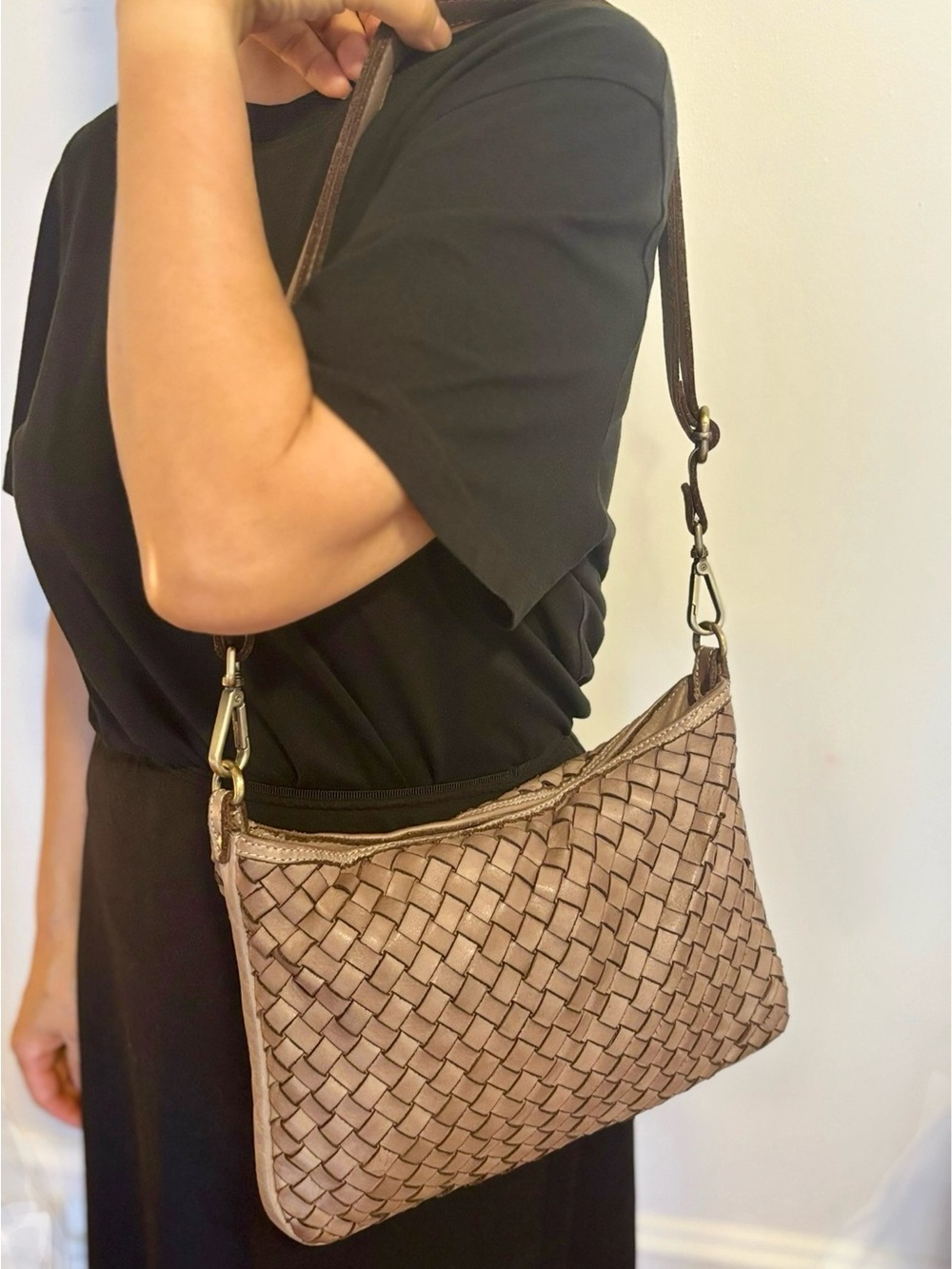 Med. light Taupe Shoulder or Crossbody Bag a la Bottega Veneta Woven Leather